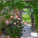 Апартаменти Charming House On The And Deluxe