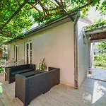 Charming House On The And Deluxe Апартаменти Пула