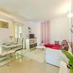 Charming House On The And Deluxe Апартаменти Пула