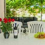 Charming House On The And Deluxe Пула