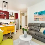 Charming House On The And Deluxe Пула