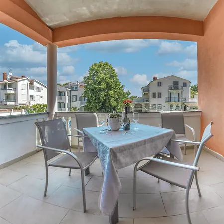 Charming House On The And Deluxe Daire Pula