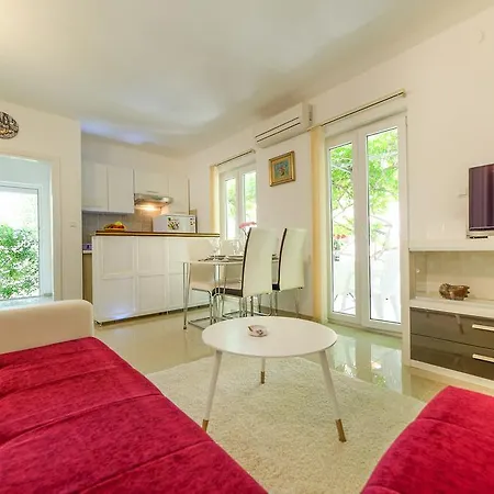 Charming House On The And Deluxe Daire