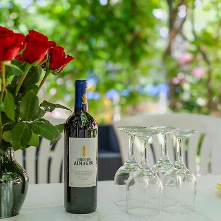 Charming House On The And Deluxe Daire *