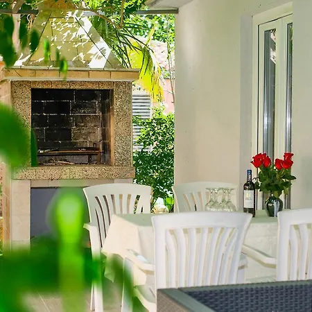 Charming House On The And Deluxe * Pula