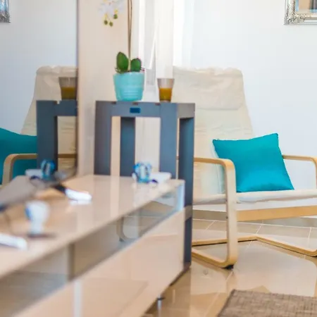 Апартаменти Charming House On The And Deluxe