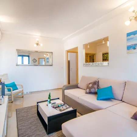 Daire Charming House On The And Deluxe *