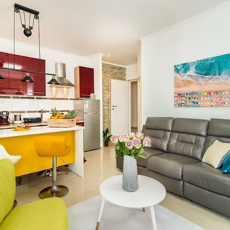 Charming House On The And Deluxe プーラ