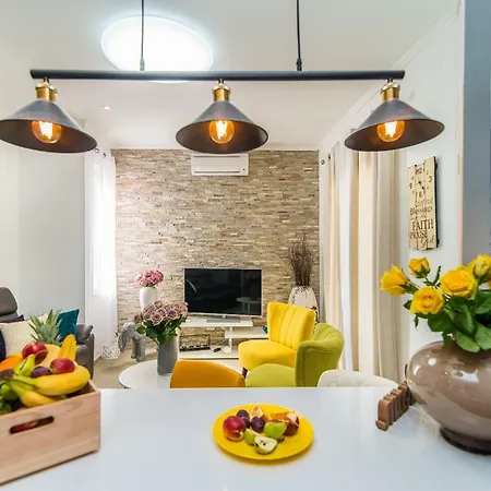 Daire Charming House On The And Deluxe