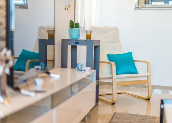 Апартаменти Charming House On The And Deluxe