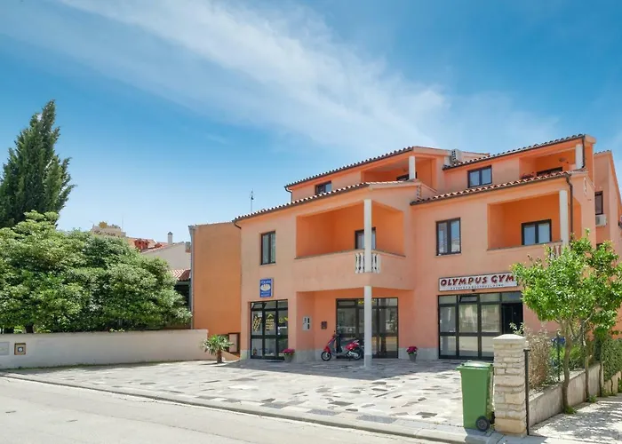 Апартаменти Charming House On The And Deluxe *