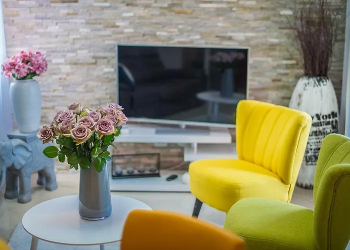 Charming House On The And Deluxe *