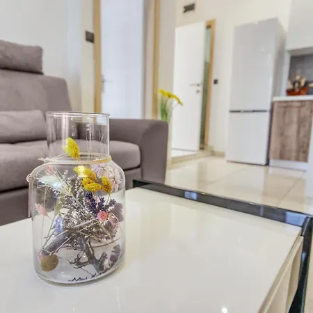 Charming House On The And Deluxe *