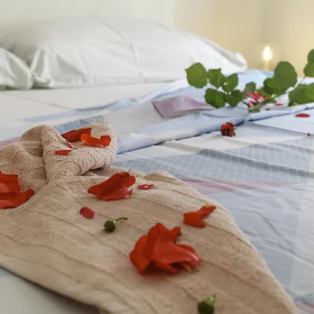 Charming House On The And Deluxe Apartment