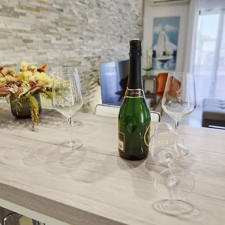 Charming House On The And Deluxe Apartment