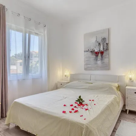 Lejlighed Charming House On The And Deluxe *