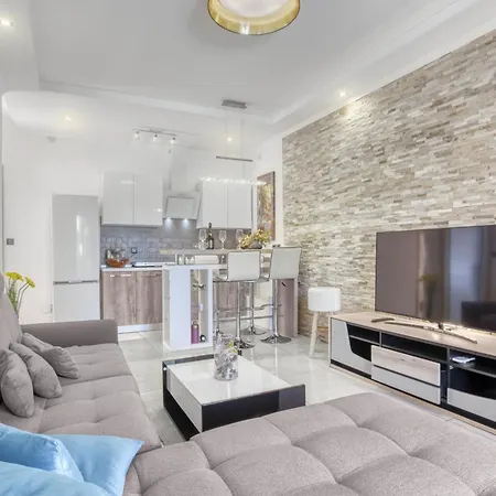Charming House On The And Deluxe Lejlighed Pula