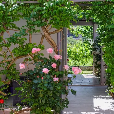 아파트 Charming House On The And Deluxe