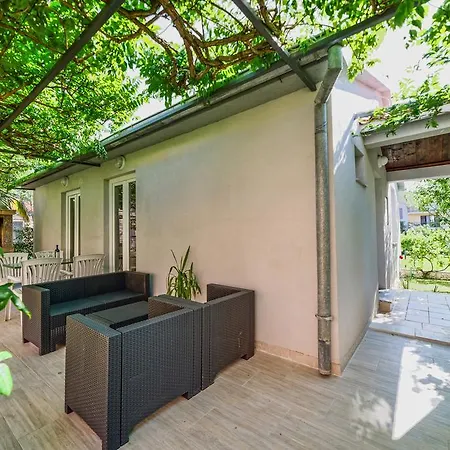Charming House On The And Deluxe Appartamento Pola