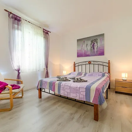 Charming House On The And Deluxe Apartment *