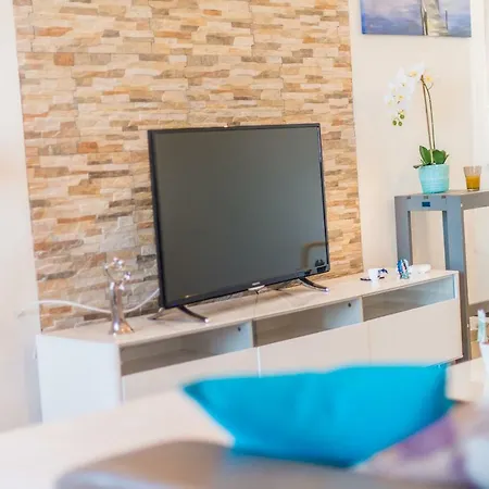 Charming House On The And Deluxe Lejlighed Pula