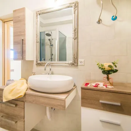 Lejlighed Charming House On The And Deluxe *