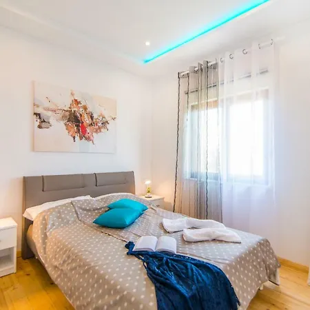 Charming House On The And Deluxe 풀라