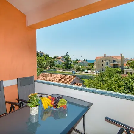 Charming House On The And Deluxe Apartment