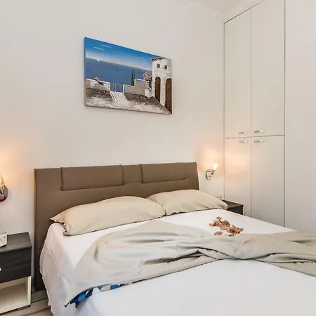 Charming House On The And Deluxe