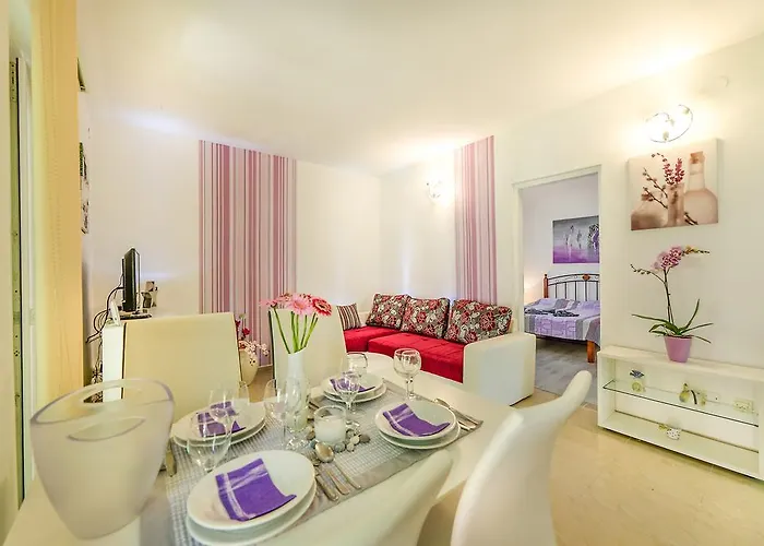 Charming House On The And Deluxe *