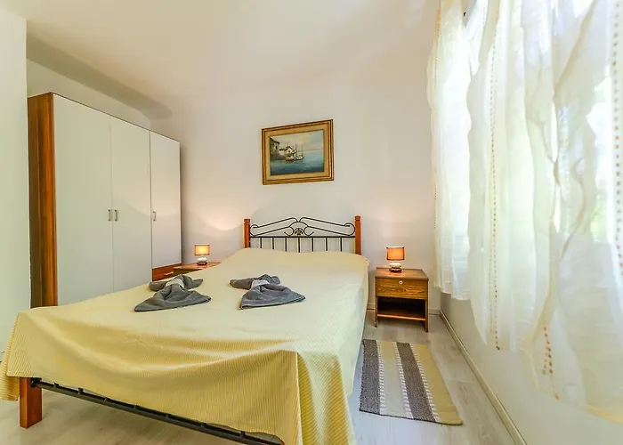 Apartment Charming House On The And Deluxe Pula