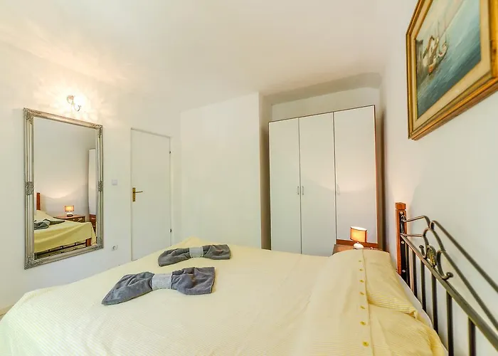 Charming House On The And Deluxe Appartement