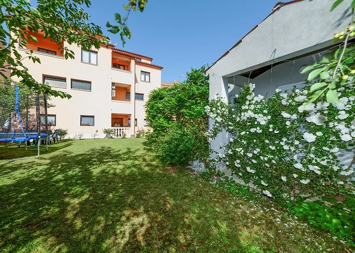 Apartment Charming House On The And Deluxe Pula