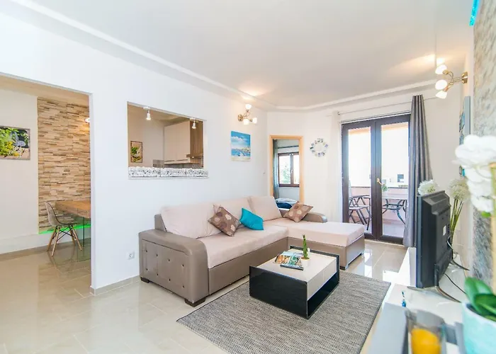 Charming House On The And Deluxe