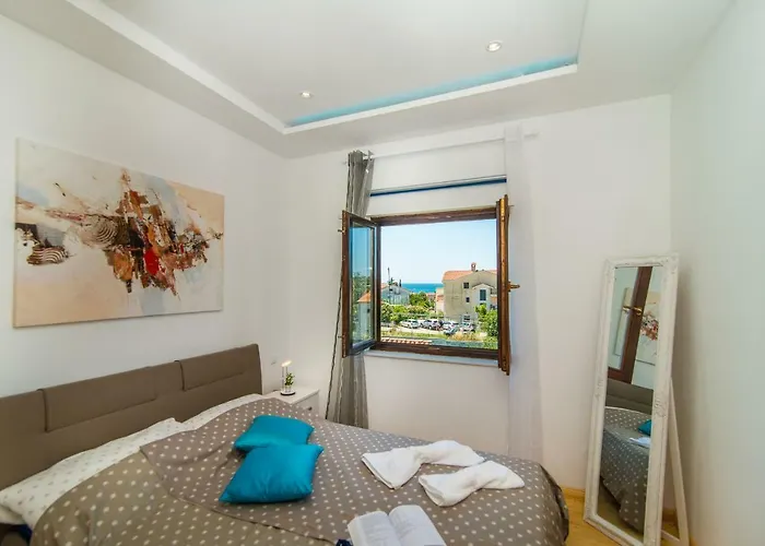 Charming House On The And Deluxe *