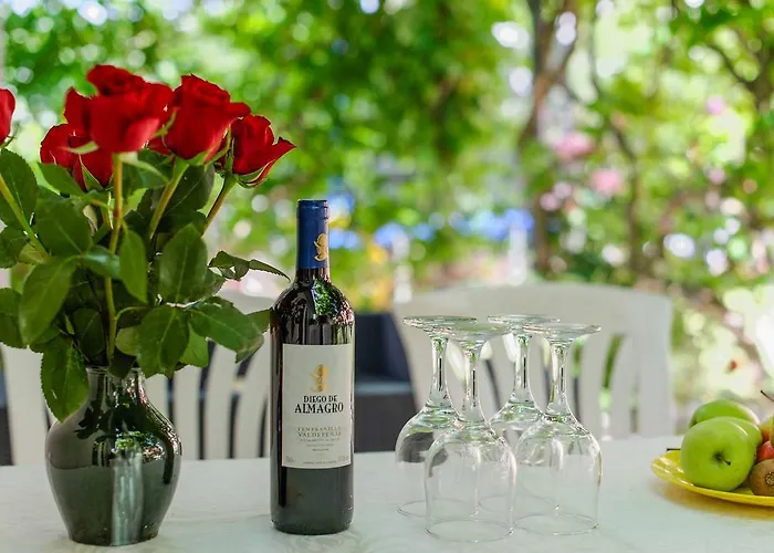 Charming House On The And Deluxe Daire *